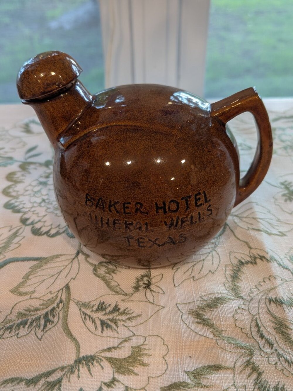 Baker Hotel Mineral Wells Texas Clay Kettle with Lid Rare